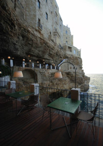 restaurant-inside-a-cave-cavern-itlay-grotta-palazzese-8